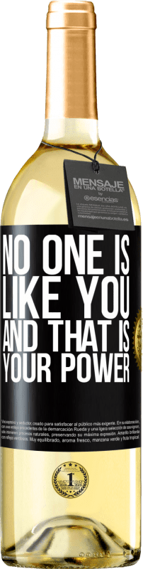 29,95 € Бесплатная доставка | Белое вино Издание WHITE Никто не такой как ты, и это твоя сила Черная метка. Настраиваемая этикетка Молодое вино Урожай 2023 Verdejo