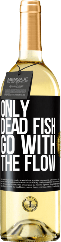 29,95 € Бесплатная доставка | Белое вино Издание WHITE Только мертвая рыба плывет по течению Черная метка. Настраиваемая этикетка Молодое вино Урожай 2023 Verdejo