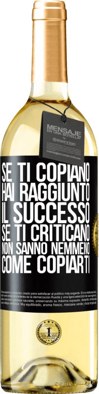 29,95 € | Vino bianco Edizione WHITE Se ti copiano, hai raggiunto il successo. Se ti criticano, non sanno nemmeno come copiarti Etichetta Nera. Etichetta personalizzabile Vino giovane Raccogliere 2024 Verdejo