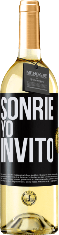 Envío gratis | Vino Blanco Edición WHITE Sonríe, yo invito Etiqueta Negra. Etiqueta personalizable Vino joven Cosecha 2023 Verdejo