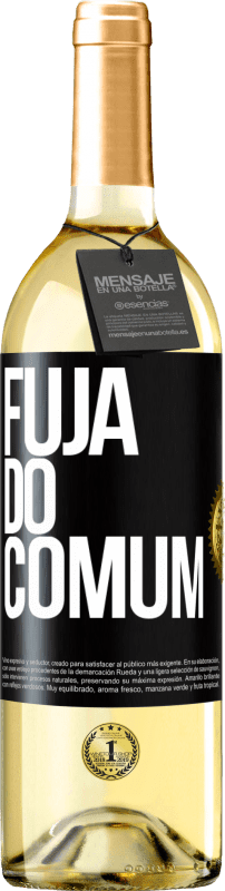 29,95 € Envio grátis | Vinho branco Edição WHITE Fuja do comum Etiqueta Preta. Etiqueta personalizável Vinho jovem Colheita 2023 Verdejo