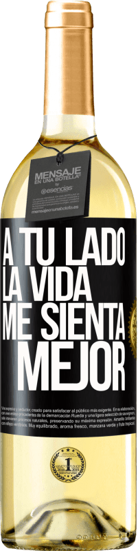 29,95 € Envío gratis | Vino Blanco Edición WHITE A tu lado la vida me sienta mejor Etiqueta Negra. Etiqueta personalizable Vino joven Cosecha 2025 Verdejo