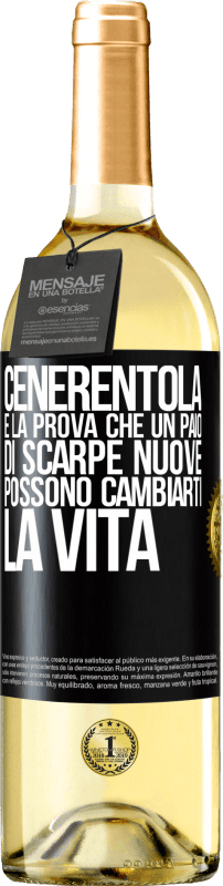 29,95 € Spedizione Gratuita | Vino bianco Edizione WHITE Cenerentola è la prova che un paio di scarpe nuove possono cambiarti la vita Etichetta Nera. Etichetta personalizzabile Vino giovane Raccogliere 2025 Verdejo