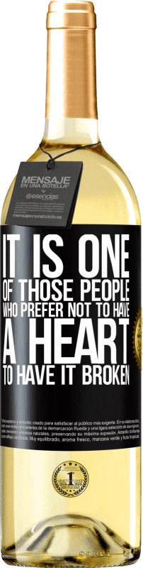«Это один из тех людей, которые предпочитают не разбивать свое сердце» Издание WHITE