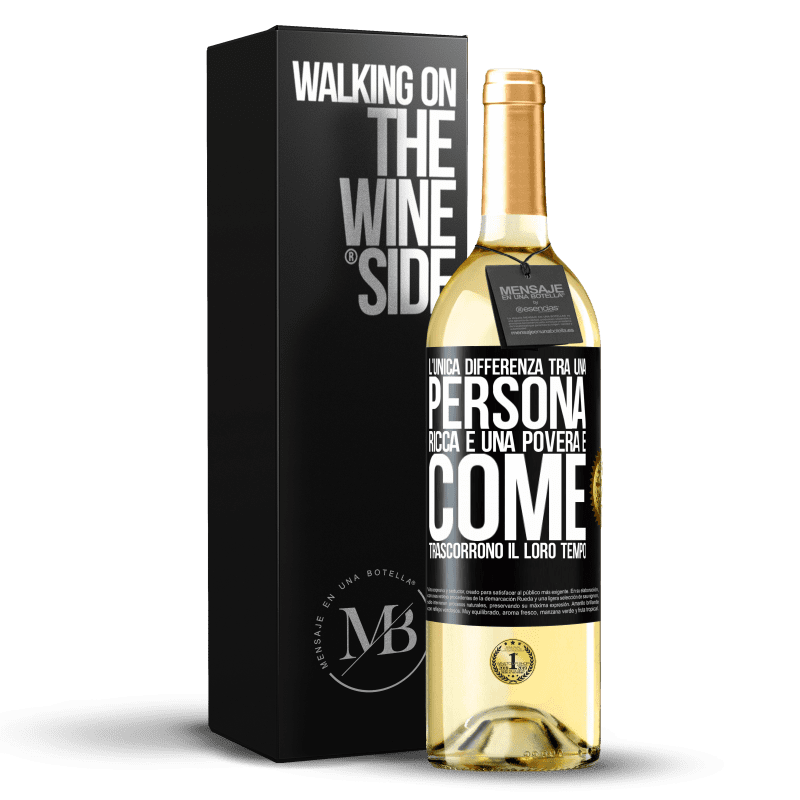 29,95 € Spedizione Gratuita | Vino bianco Edizione WHITE L'unica differenza tra una persona ricca e una povera è come trascorrono il loro tempo Etichetta Nera. Etichetta personalizzabile Vino giovane Raccogliere 2025 Verdejo