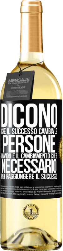 29,95 € | Vino bianco Edizione WHITE Dicono che il successo cambia le persone, quando è il cambiamento che è necessario per raggiungere il successo Etichetta Nera. Etichetta personalizzabile Vino giovane Raccogliere 2024 Verdejo