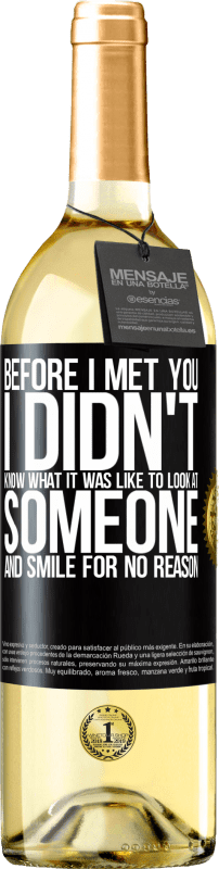 29,95 € | White Wine WHITE Edition Before I met you, I didn't know what it was like to look at someone and smile for no reason Black Label. Customizable label Young wine Harvest 2023 Verdejo