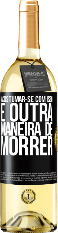29,95 € Envio grátis | Vinho branco Edição WHITE Acostumar-se com isso é outra maneira de morrer Etiqueta Preta. Etiqueta personalizável Vinho jovem Colheita 2025 Verdejo