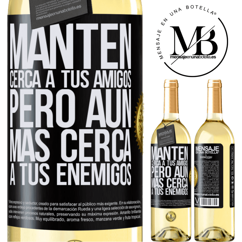 29,95 € Envío gratis | Vino Blanco Edición WHITE Mantén cerca a tus amigos, pero aún más cerca a tus enemigos Etiqueta Negra. Etiqueta personalizable Vino joven Cosecha 2023 Verdejo