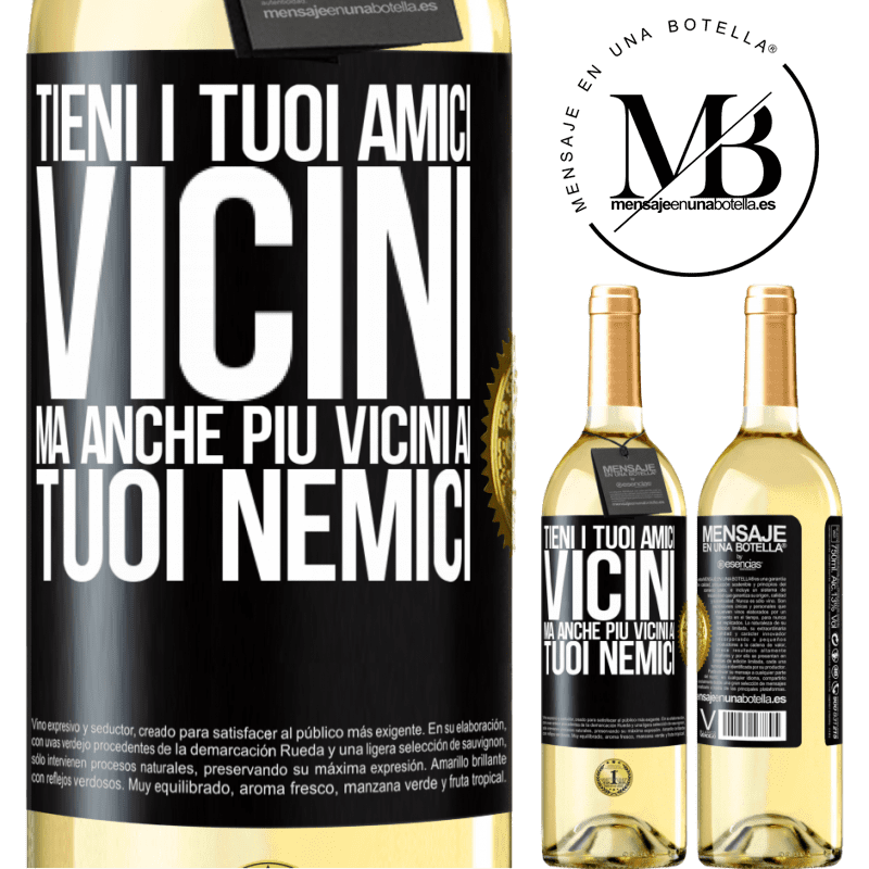 29,95 € Spedizione Gratuita | Vino bianco Edizione WHITE Tieni i tuoi amici vicini, ma anche più vicini ai tuoi nemici Etichetta Nera. Etichetta personalizzabile Vino giovane Raccogliere 2023 Verdejo