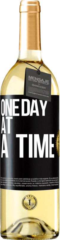 29,95 € Free Shipping | White Wine WHITE Edition One day at a time Black Label. Customizable label Young wine Harvest 2025 Verdejo