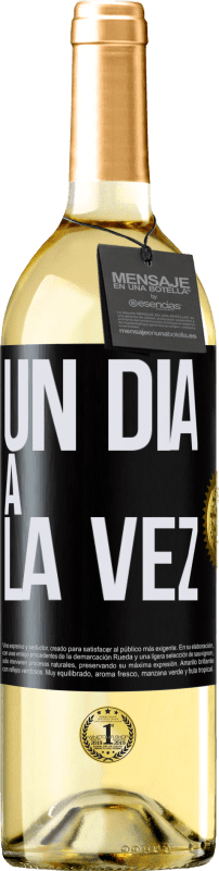 29,95 € Envío gratis | Vino Blanco Edición WHITE Un día a la vez Etiqueta Negra. Etiqueta personalizable Vino joven Cosecha 2025 Verdejo