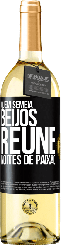 29,95 € Envio grátis | Vinho branco Edição WHITE Quem semeia beijos, reúne noites de paixão Etiqueta Preta. Etiqueta personalizável Vinho jovem Colheita 2024 Verdejo