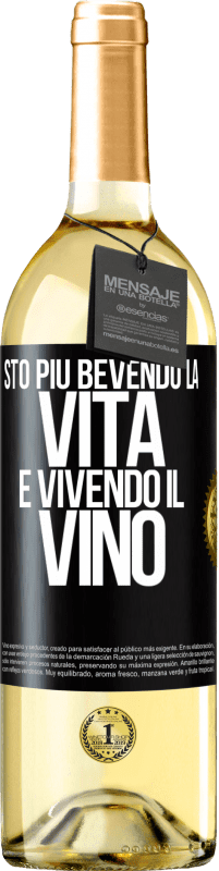 29,95 € Spedizione Gratuita | Vino bianco Edizione WHITE Sto più bevendo la vita e vivendo il vino Etichetta Nera. Etichetta personalizzabile Vino giovane Raccogliere 2025 Verdejo