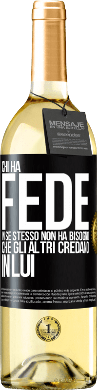29,95 € Spedizione Gratuita | Vino bianco Edizione WHITE Chi ha fede in se stesso non ha bisogno che gli altri credano in lui Etichetta Nera. Etichetta personalizzabile Vino giovane Raccogliere 2025 Verdejo