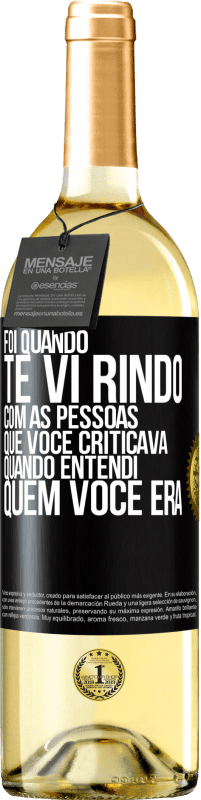 Envio grátis | Vinho branco Edição WHITE Foi quando te vi rindo com as pessoas que você criticava, quando entendi quem você era Etiqueta Preta. Etiqueta personalizável Vinho jovem Colheita 2023 Verdejo