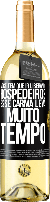 Envio grátis | Vinho branco Edição WHITE Você tem que ir liberando hospedeiros, esse carma leva muito tempo Etiqueta Preta. Etiqueta personalizável Vinho jovem Colheita 2023 Verdejo