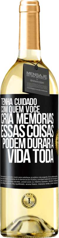 29,95 € Envio grátis | Vinho branco Edição WHITE Tenha cuidado com quem você cria memórias. Essas coisas podem durar a vida toda Etiqueta Preta. Etiqueta personalizável Vinho jovem Colheita 2025 Verdejo