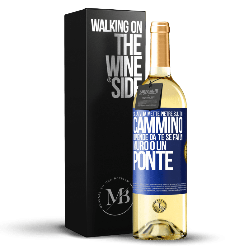 29,95 € Spedizione Gratuita | Vino bianco Edizione WHITE Se la vita mette pietre sul tuo cammino, dipende da te se fai un muro o un ponte Etichetta Blu. Etichetta personalizzabile Vino giovane Raccogliere 2025 Verdejo
