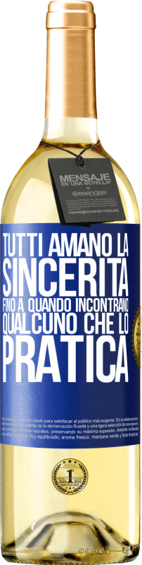 29,95 € Spedizione Gratuita | Vino bianco Edizione WHITE Tutti amano la sincerità. Fino a quando incontrano qualcuno che lo pratica Etichetta Blu. Etichetta personalizzabile Vino giovane Raccogliere 2025 Verdejo