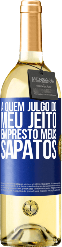 29,95 € Envio grátis | Vinho branco Edição WHITE A quem julgo do meu jeito, empresto meus sapatos Etiqueta Azul. Etiqueta personalizável Vinho jovem Colheita 2025 Verdejo
