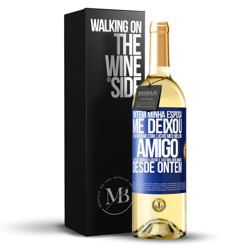 29,95 € Envio grátis | Vinho branco Edição WHITE Ontem minha esposa me deixou e foi morar com Lucho, meu melhor amigo. E desde quando Lucho é seu melhor amigo? Desde ontem Etiqueta Azul. Etiqueta personalizável Vinho jovem Colheita 2024 Verdejo