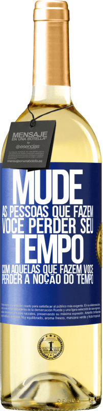 29,95 € | Vinho branco Edição WHITE Mude as pessoas que fazem você perder seu tempo com aquelas que fazem você perder a noção do tempo Etiqueta Azul. Etiqueta personalizável Vinho jovem Colheita 2024 Verdejo