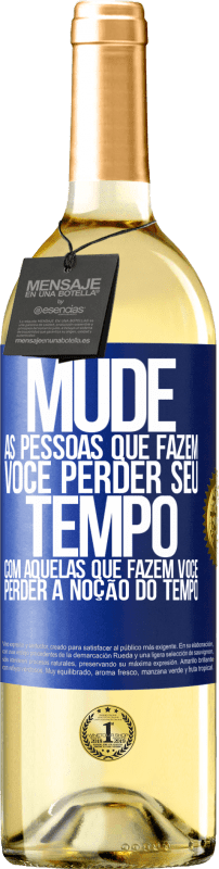 29,95 € | Vinho branco Edição WHITE Mude as pessoas que fazem você perder seu tempo com aquelas que fazem você perder a noção do tempo Etiqueta Azul. Etiqueta personalizável Vinho jovem Colheita 2025 Verdejo
