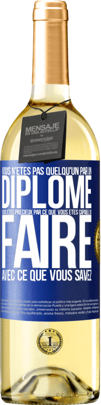 29,95 € | Vin blanc Édition WHITE Vous n'êtes pas quelqu'un par un diplôme. Vous êtes précieux par ce que vous êtes capable de faire avec ce que vous savez Étiquette Bleue. Étiquette personnalisable Vin jeune Récolte 2024 Verdejo