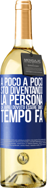 29,95 € Spedizione Gratuita | Vino bianco Edizione WHITE A poco a poco sto diventando la persona che avrei dovuto essere tanto tempo fa Etichetta Blu. Etichetta personalizzabile Vino giovane Raccogliere 2025 Verdejo