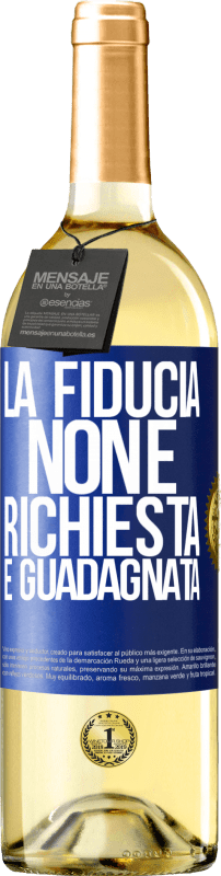 29,95 € | Vino bianco Edizione WHITE La fiducia non è richiesta, è guadagnata Etichetta Blu. Etichetta personalizzabile Vino giovane Raccogliere 2024 Verdejo