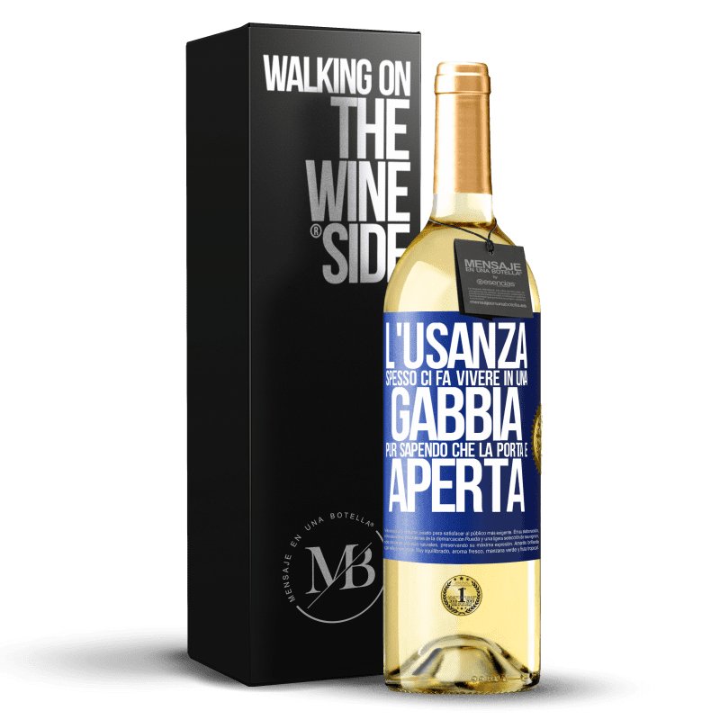 29,95 € Spedizione Gratuita | Vino bianco Edizione WHITE L'usanza spesso ci fa vivere in una gabbia pur sapendo che la porta è aperta Etichetta Blu. Etichetta personalizzabile Vino giovane Raccogliere 2025 Verdejo