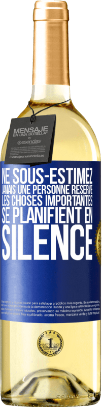 «Ne sous-estimez jamais une personne réservé, les choses importantes se planifient en silence» Édition WHITE