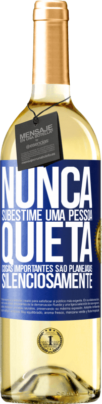 29,95 € | Vinho branco Edição WHITE Nunca subestime uma pessoa quieta, coisas importantes são planejadas silenciosamente Etiqueta Azul. Etiqueta personalizável Vinho jovem Colheita 2025 Verdejo