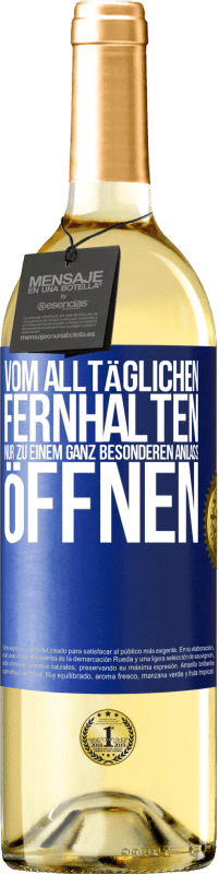 «Vom alltäglichen fernhalten. Nur zu einem ganz besonderen Anlass öffnen» WHITE Ausgabe
