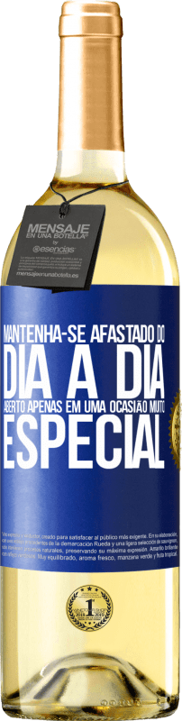 29,95 € | Vinho branco Edição WHITE Mantenha-se afastado do dia a dia. Aberto apenas em uma ocasião muito especial Etiqueta Azul. Etiqueta personalizável Vinho jovem Colheita 2024 Verdejo