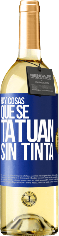 29,95 € Envío gratis | Vino Blanco Edición WHITE Hay cosas que se tatúan sin tinta Etiqueta Azul. Etiqueta personalizable Vino joven Cosecha 2024 Verdejo