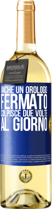 29,95 € Spedizione Gratuita | Vino bianco Edizione WHITE Anche un orologio fermato colpisce due volte al giorno Etichetta Blu. Etichetta personalizzabile Vino giovane Raccogliere 2025 Verdejo