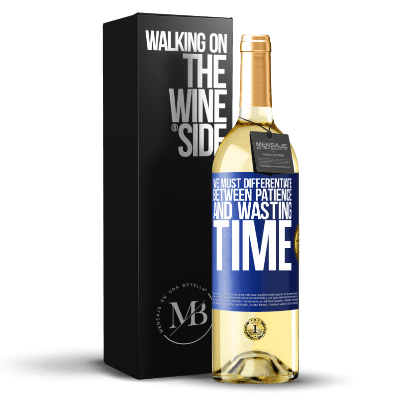 29,95 € Бесплатная доставка | Белое вино Издание WHITE Мы должны различать терпение и тратить время Синяя метка. Настраиваемая этикетка Молодое вино Урожай 2023 Verdejo