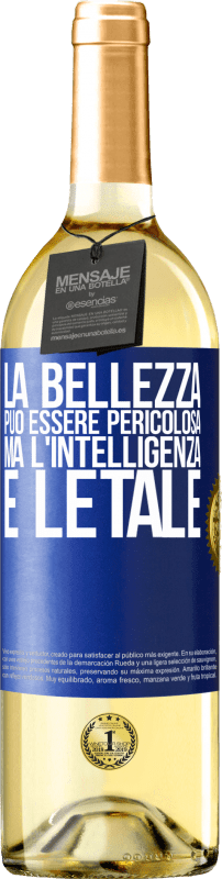 29,95 € Spedizione Gratuita | Vino bianco Edizione WHITE La bellezza può essere pericolosa, ma l'intelligenza è letale Etichetta Blu. Etichetta personalizzabile Vino giovane Raccogliere 2024 Verdejo