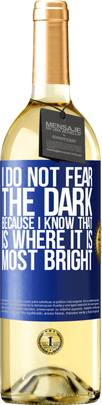 29,95 € Бесплатная доставка | Белое вино Издание WHITE Я не боюсь темноты, потому что я знаю, что именно там она наиболее яркая Синяя метка. Настраиваемая этикетка Молодое вино Урожай 2023 Verdejo