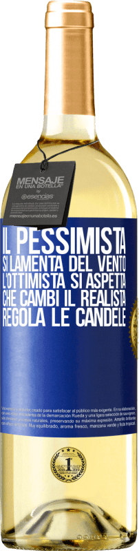 29,95 € Spedizione Gratuita | Vino bianco Edizione WHITE Il pessimista si lamenta del vento l'ottimista si aspetta che cambi il realista regola le candele Etichetta Blu. Etichetta personalizzabile Vino giovane Raccogliere 2024 Verdejo