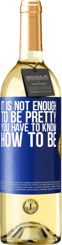 29,95 € Бесплатная доставка | Белое вино Издание WHITE Недостаточно быть красивой. Вы должны знать, как быть Синяя метка. Настраиваемая этикетка Молодое вино Урожай 2023 Verdejo