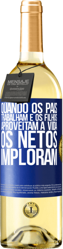 29,95 € | Vinho branco Edição WHITE Quando os pais trabalham e os filhos aproveitam a vida, os netos imploram Etiqueta Azul. Etiqueta personalizável Vinho jovem Colheita 2025 Verdejo