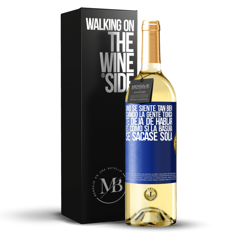 29,95 € Envío gratis | Vino Blanco Edición WHITE Uno se siente tan bien cuando la gente tóxica te deja de hablar… Es como si la basura se sacase sola Etiqueta Azul. Etiqueta personalizable Vino joven Cosecha 2024 Verdejo