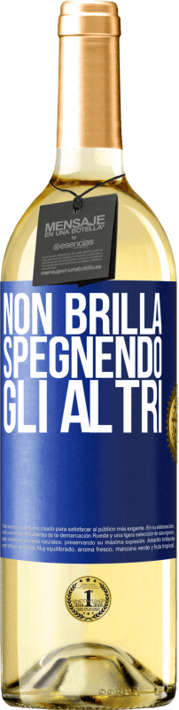 29,95 € Spedizione Gratuita | Vino bianco Edizione WHITE Non brilla spegnendo gli altri Etichetta Blu. Etichetta personalizzabile Vino giovane Raccogliere 2025 Verdejo