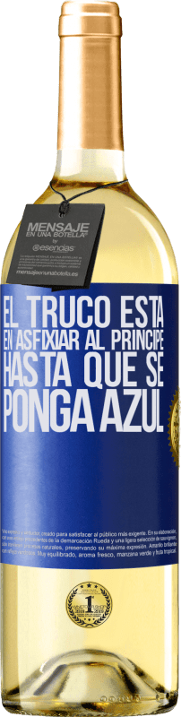 29,95 € Envío gratis | Vino Blanco Edición WHITE El truco está en axfisiar al príncipe hasta que se ponga azul Etiqueta Azul. Etiqueta personalizable Vino joven Cosecha 2023 Verdejo