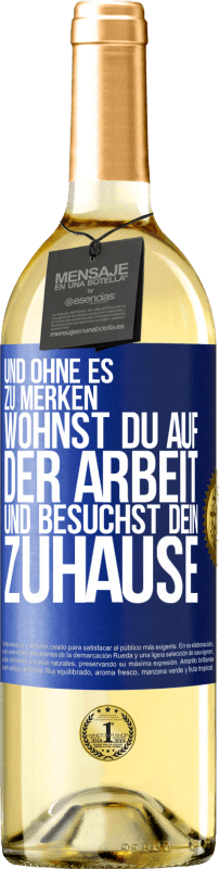 29,95 € | Weißwein WHITE Ausgabe Und ohne es zu merken, wohnst du auf der Arbeit und besuchst dein Zuhause Blaue Markierung. Anpassbares Etikett Junger Wein Ernte 2024 Verdejo