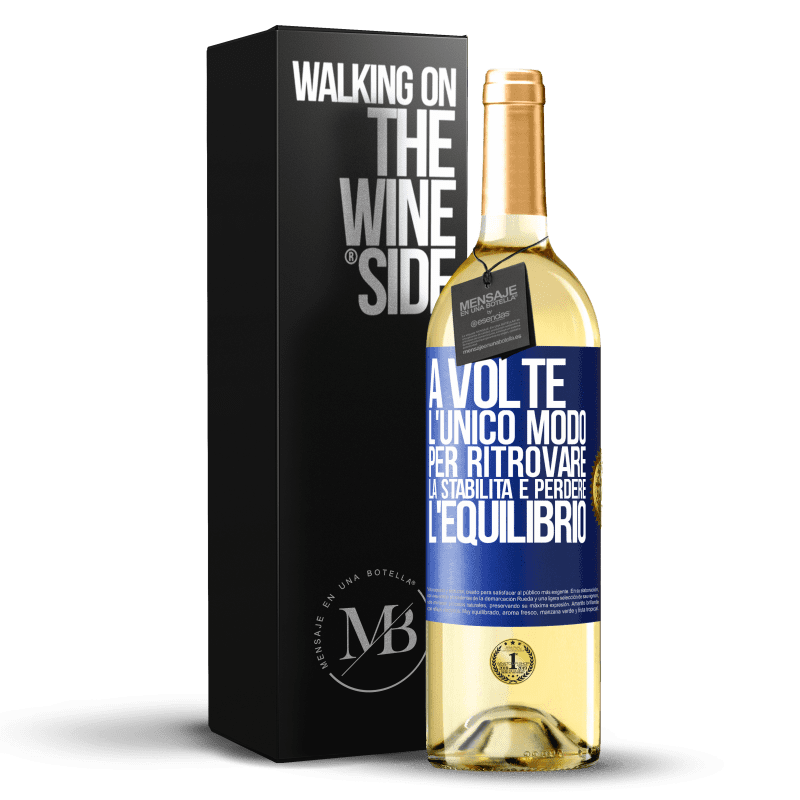 29,95 € Spedizione Gratuita | Vino bianco Edizione WHITE A volte, l'unico modo per ritrovare la stabilità è perdere l'equilibrio Etichetta Blu. Etichetta personalizzabile Vino giovane Raccogliere 2024 Verdejo