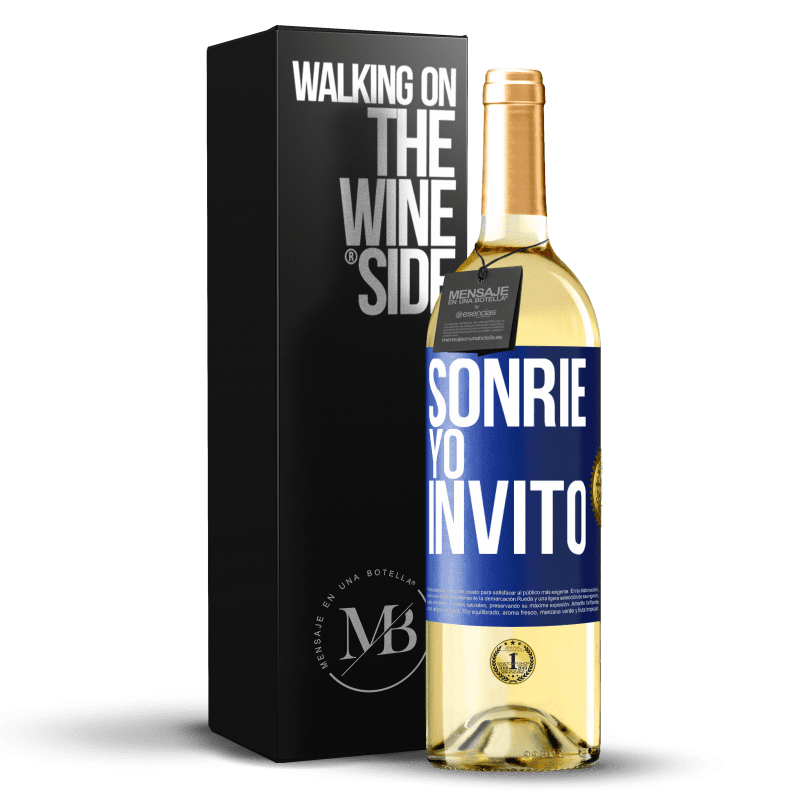 29,95 € Envío gratis | Vino Blanco Edición WHITE Sonríe, yo invito Etiqueta Azul. Etiqueta personalizable Vino joven Cosecha 2022 Verdejo